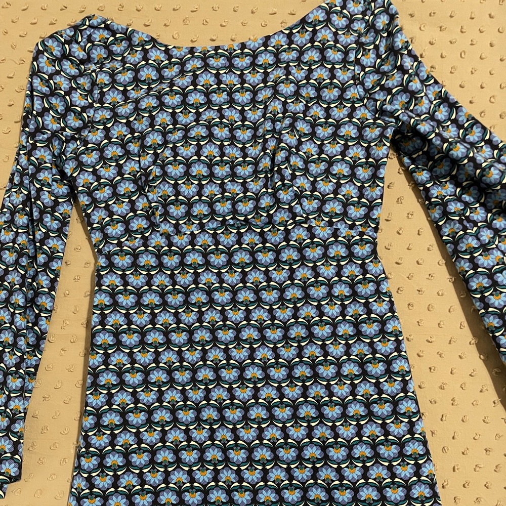Blue retro short dress perfect to wear in summer or winter with tights.